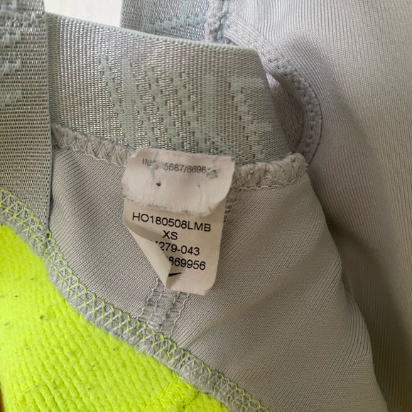 Nike Sports bra - Picture 2 of 4